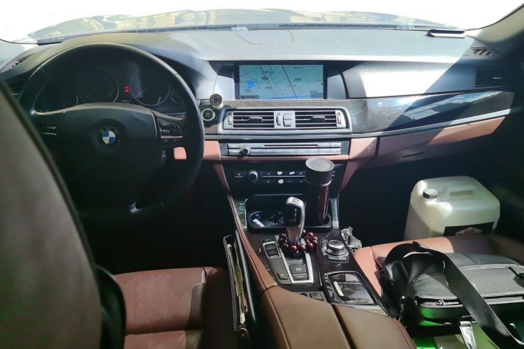 Used BMW 5 Series 2013 530i Luxury Touring Edition Center Console