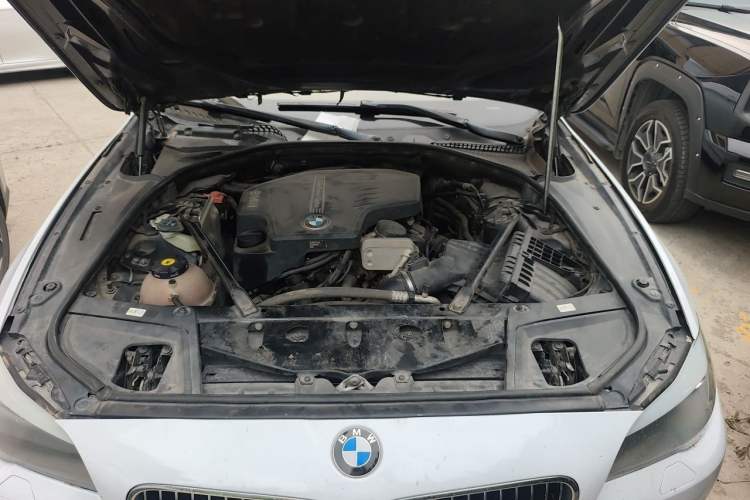 Used BMW 5 Series 2013 525Li Leading Model Engine Bay