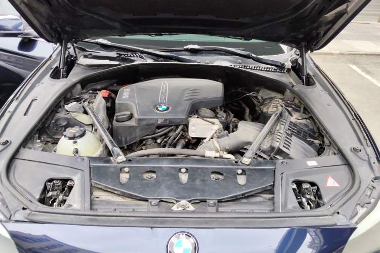 Used BMW 5 Series 2013 525Li Luxury Model Engine Bay