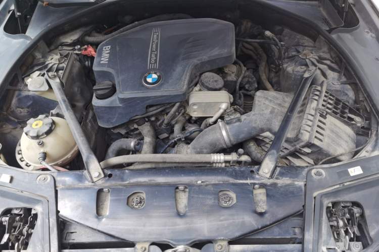 Used BMW 5 Series 2013 525Li Luxury Model Engine Bay