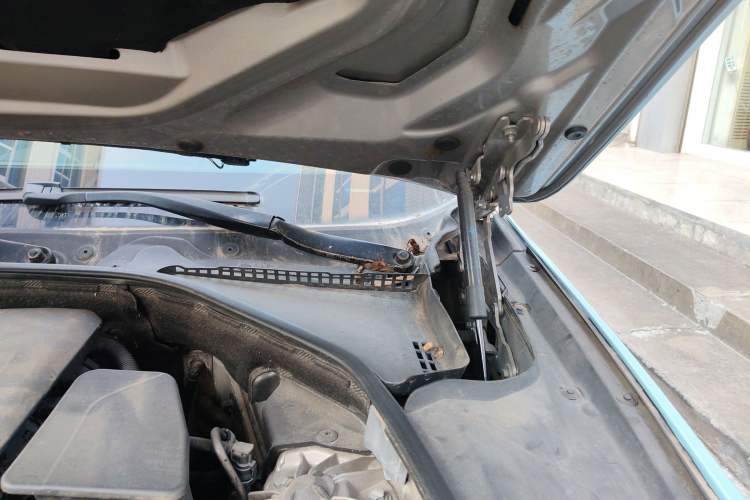 Used BMW 5 Series 2013 530Li Leading Model Engine Bay Left