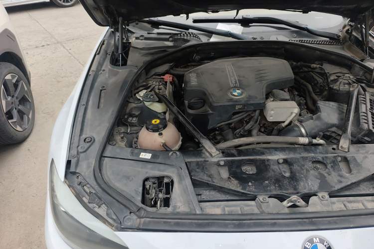 Used BMW 5 Series 2013 525Li Leading Model Engine Bay Right