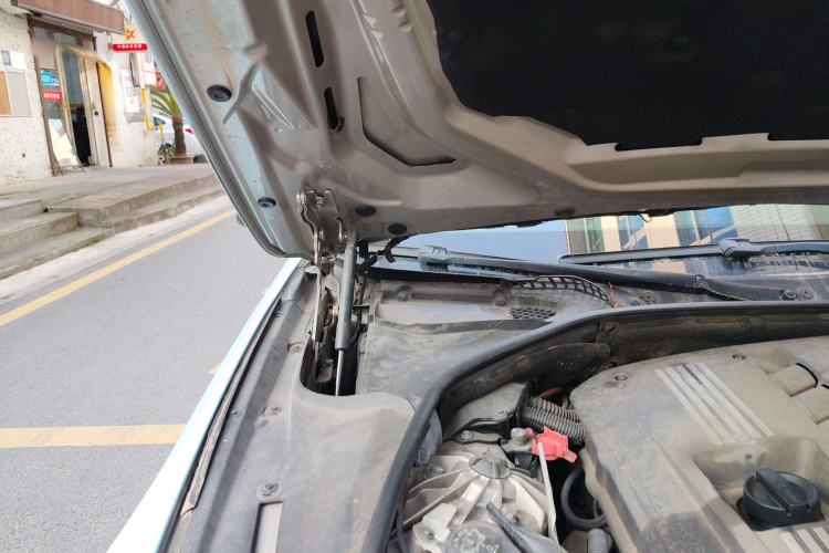 Used BMW 5 Series 2013 530Li Leading Model Engine Bay Right