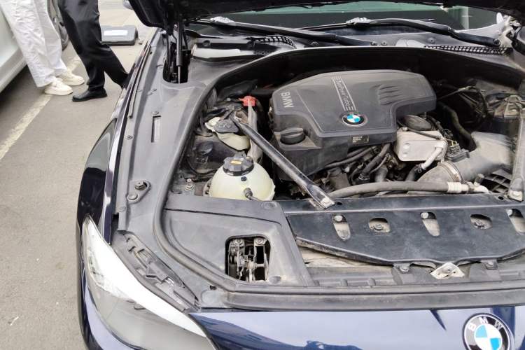 Used BMW 5 Series 2013 525Li Luxury Model Engine Bay Right
