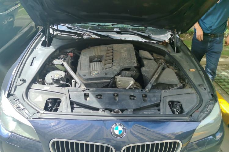 Used BMW 5 Series 2013 530i Luxury Touring Edition Engine Bay