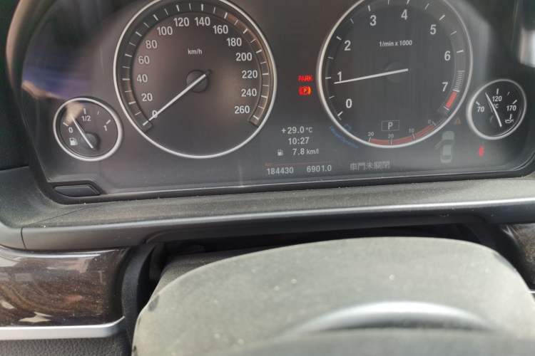 Used BMW 5 Series 2013 525Li Luxury Model Odometer Close Up