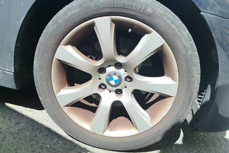 Used BMW 5 Series 2013 530i Luxury Touring Edition Right Front Wheel Hub
