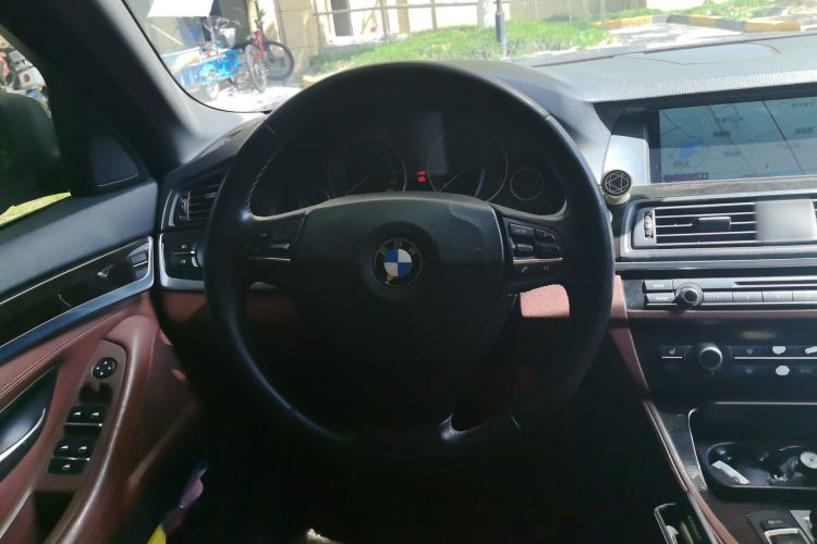Used BMW 5 Series 2013 530i Luxury Touring Edition Steering Wheel