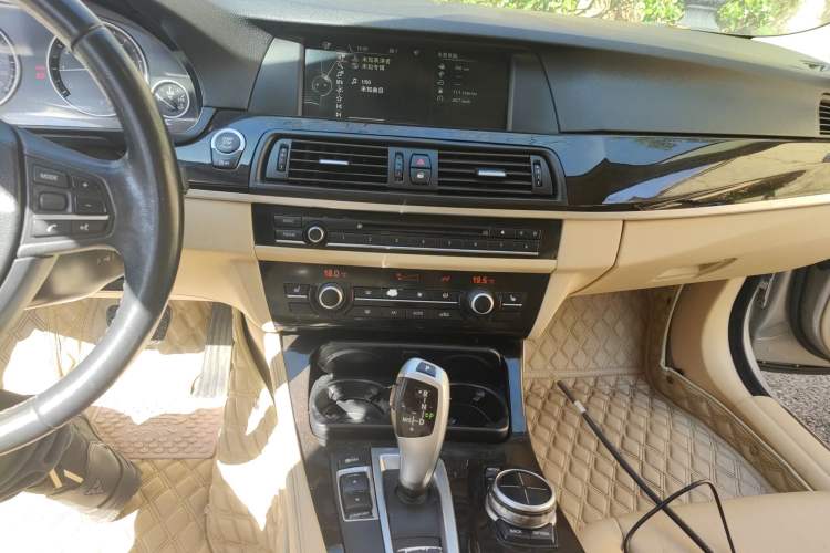 Used BMW 5 Series 2013 525Li Luxury Model Audio And AC Panel