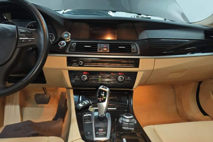 Used BMW 5 Series 2013 525Li Leading Model Audio And AC Panel