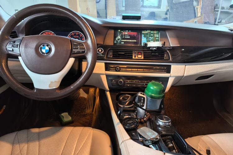Used BMW 5 Series 2013 530Li Leading Model Center Console