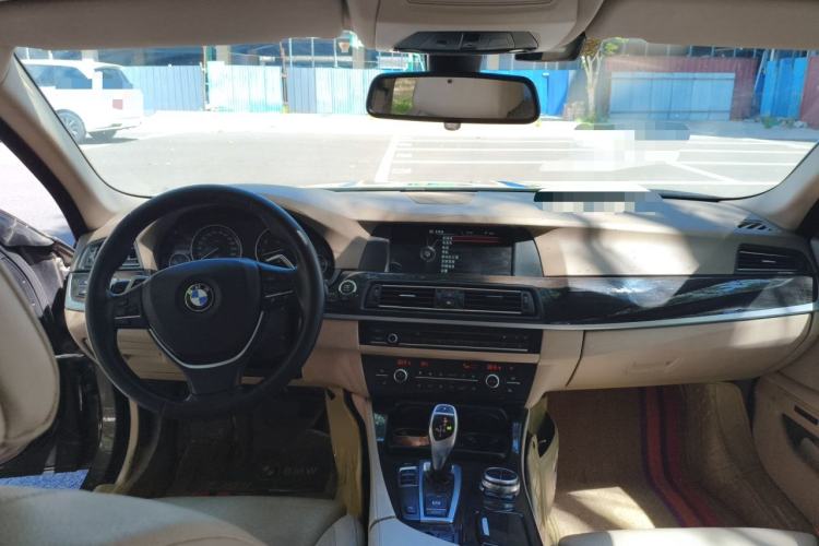 Used BMW 5 Series 2013 535Li Luxury Model Center Console