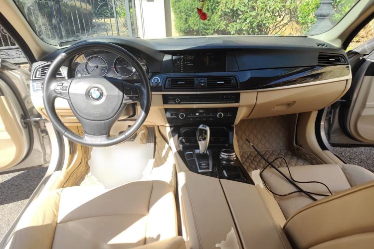 Used BMW 5 Series 2013 525Li Luxury Model Center Console