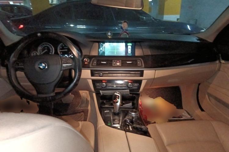Used BMW 5 Series 2013 525Li Luxury Model Center Console