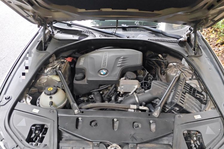 Used BMW 5 Series 2013 525Li Leading Model Engine Bay