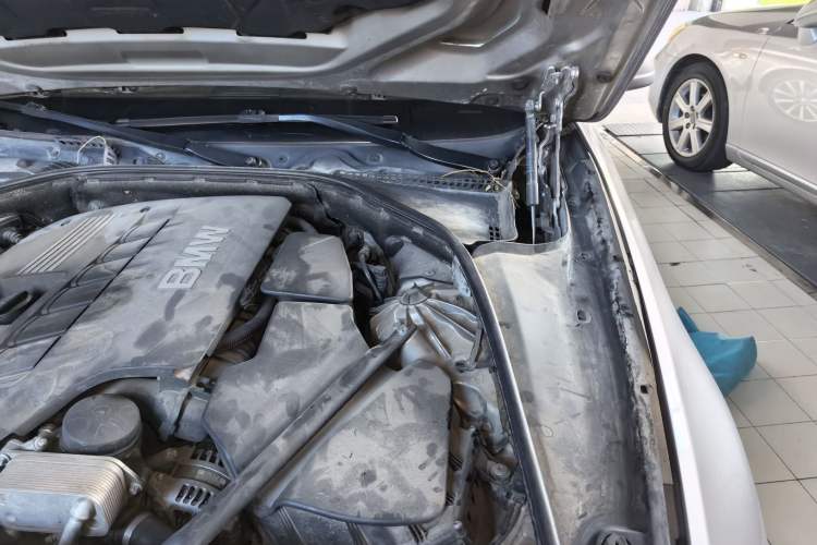 Used BMW 5 Series 2013 530Li Leading Model Engine Bay Left