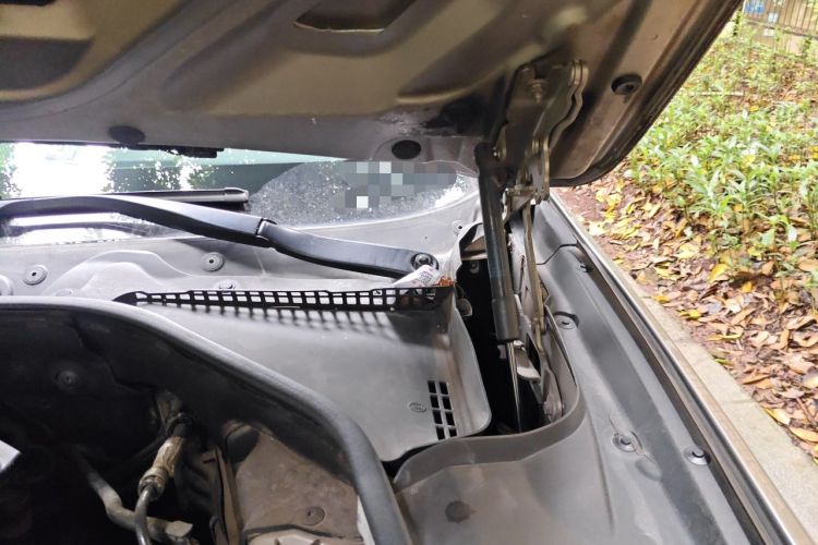Used BMW 5 Series 2013 525Li Leading Model Engine Bay Left