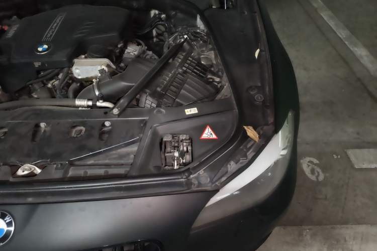 Used BMW 5 Series 2013 525Li Luxury Model Engine Bay Left