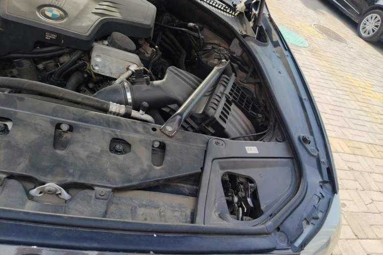 Used BMW 5 Series 2013 520Li Elegant Edition Engine Bay Left