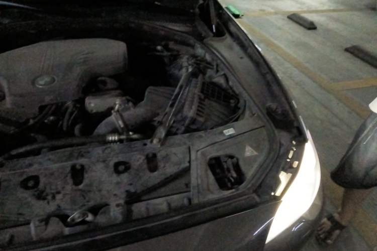 Used BMW 5 Series 2013 525Li Luxury Model Engine Bay Left