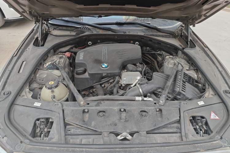 Used BMW 5 Series 2013 525Li Leading Model Engine Bay