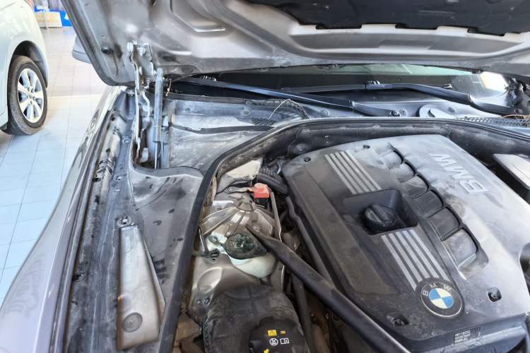 Used BMW 5 Series 2013 530Li Leading Model Engine Bay Right