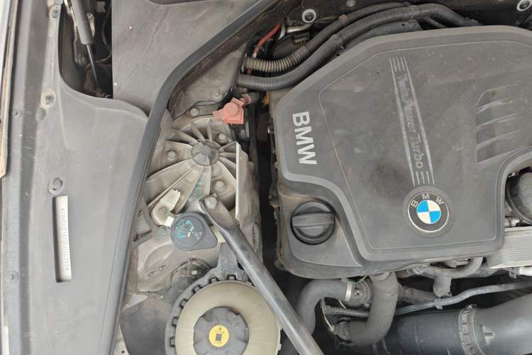 Used BMW 5 Series 2013 525Li Leading Model Engine Bay Right