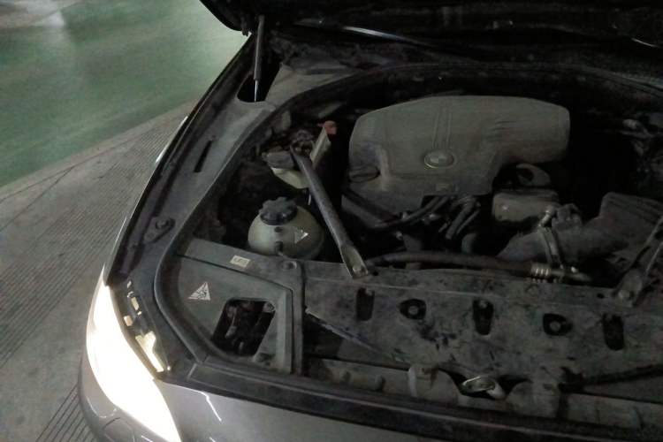 Used BMW 5 Series 2013 525Li Luxury Model Engine Bay Right
