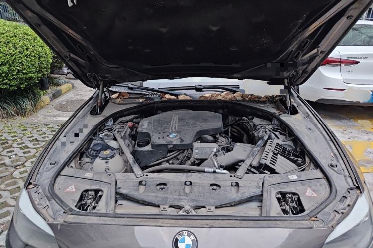 Used BMW 5 Series 2013 525Li Leading Model Engine Bay