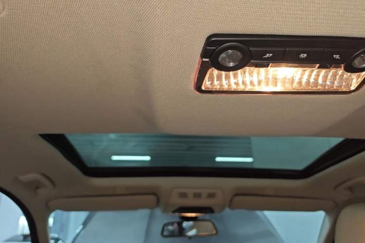 Used BMW 5 Series 2013 525Li Leading Model Headliner