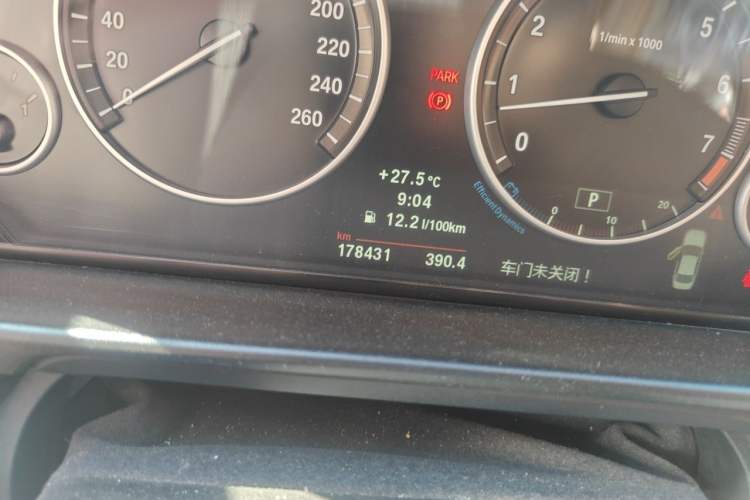 Used BMW 5 Series 2013 530Li Leading Model Odometer Close Up
