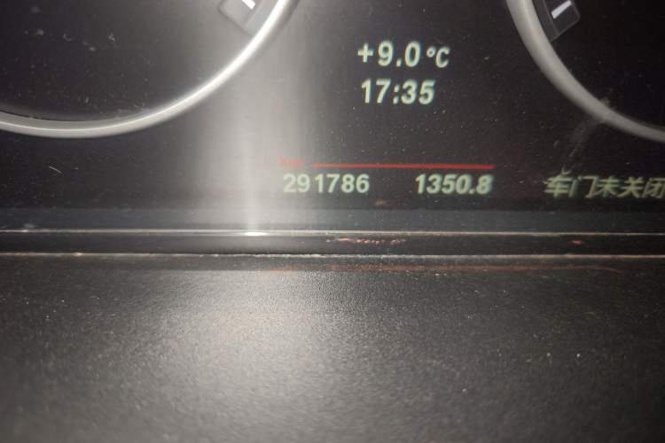 Used BMW 5 Series 2013 530Li Leading Model Odometer Close Up