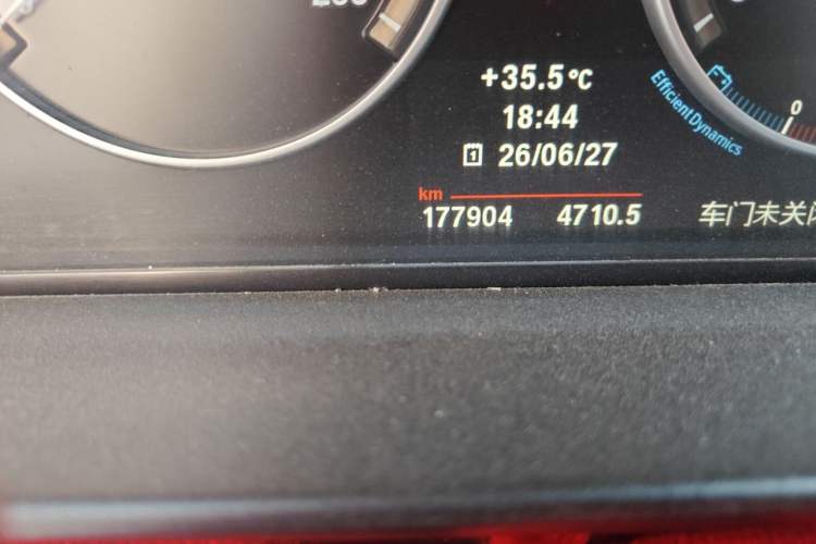 Used BMW 5 Series 2013 525Li Leading Model Odometer Close Up
