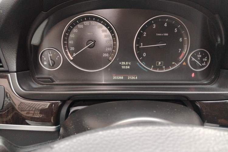 Used BMW 5 Series 2013 525Li Luxury Model Odometer Close Up