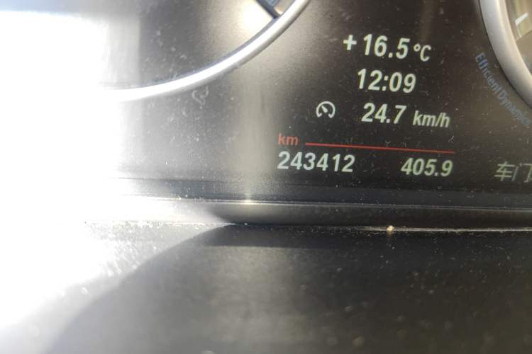 Used BMW 5 Series 2013 525Li Luxury Model Odometer Close Up