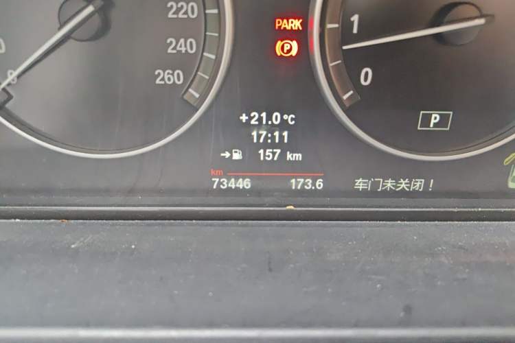 Used BMW 5 Series 2013 525Li Leading Model Odometer Close Up