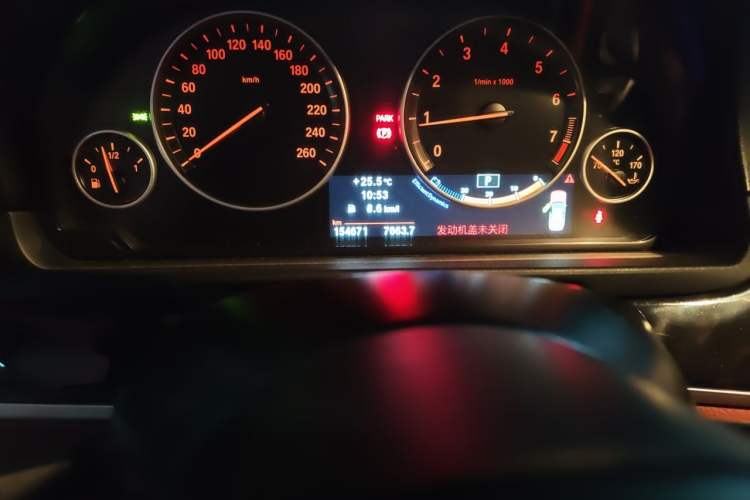 Used BMW 5 Series 2013 525Li Luxury Model Odometer Close Up