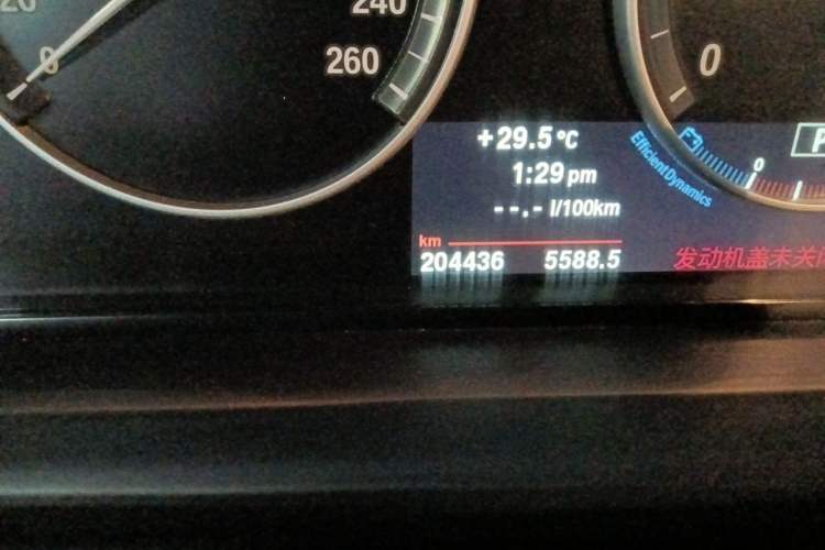 Used BMW 5 Series 2013 525Li Luxury Model Odometer Close Up