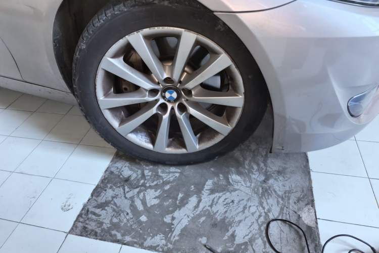 Used BMW 5 Series 2013 530Li Leading Model Right Front Wheel Hub