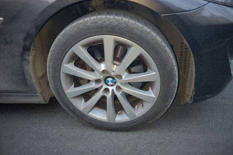 Used BMW 5 Series 2013 530Li Leading Model Right Front Wheel Hub