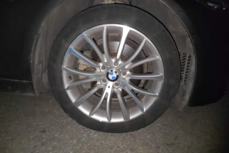 Used BMW 5 Series 2013 525Li Leading Model Right Front Wheel Hub