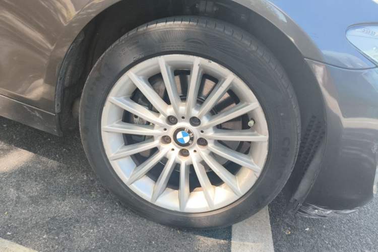 Used BMW 5 Series 2013 535Li Luxury Model Right Front Wheel Hub