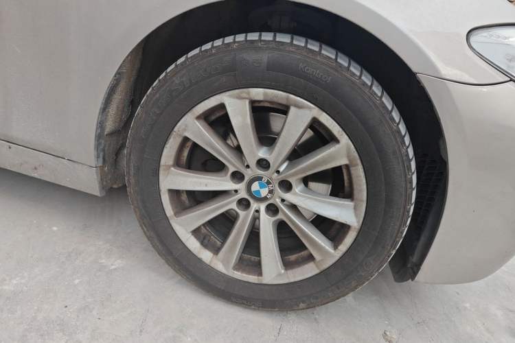 Used BMW 5 Series 2013 525Li Leading Model Right Front Wheel Hub