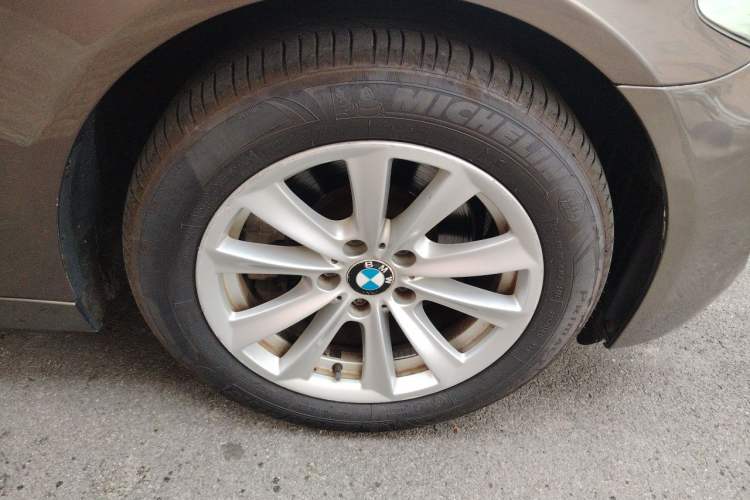 Used BMW 5 Series 2013 525Li Luxury Model Right Front Wheel Hub
