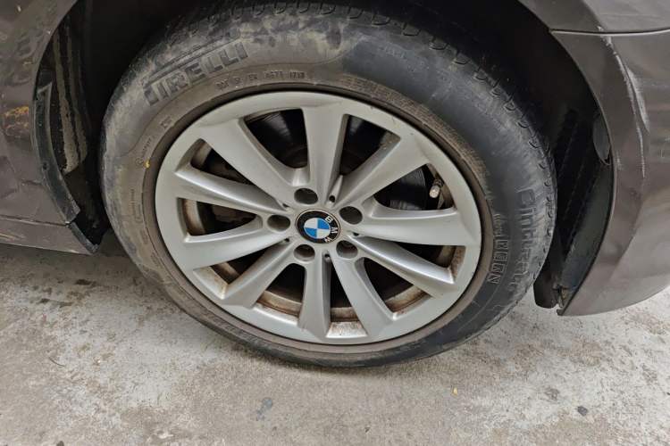Used BMW 5 Series 2013 525Li Leading Model Right Front Wheel Hub