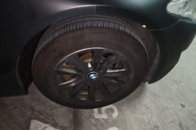 Used BMW 5 Series 2013 525Li Luxury Model Right Front Wheel Hub