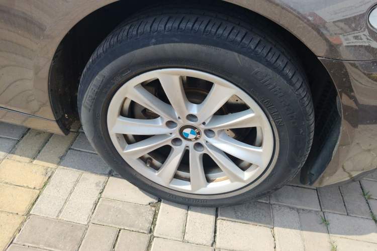 Used BMW 5 Series 2013 520Li Elegant Edition Right Front Wheel Hub