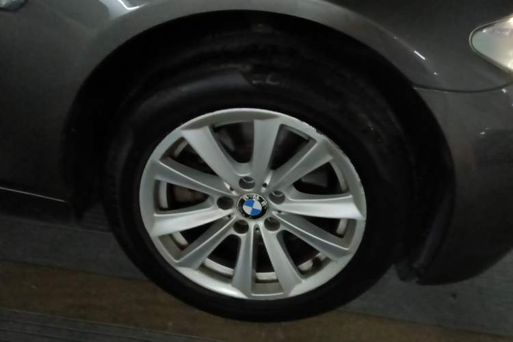 Used BMW 5 Series 2013 525Li Luxury Model Right Front Wheel Hub