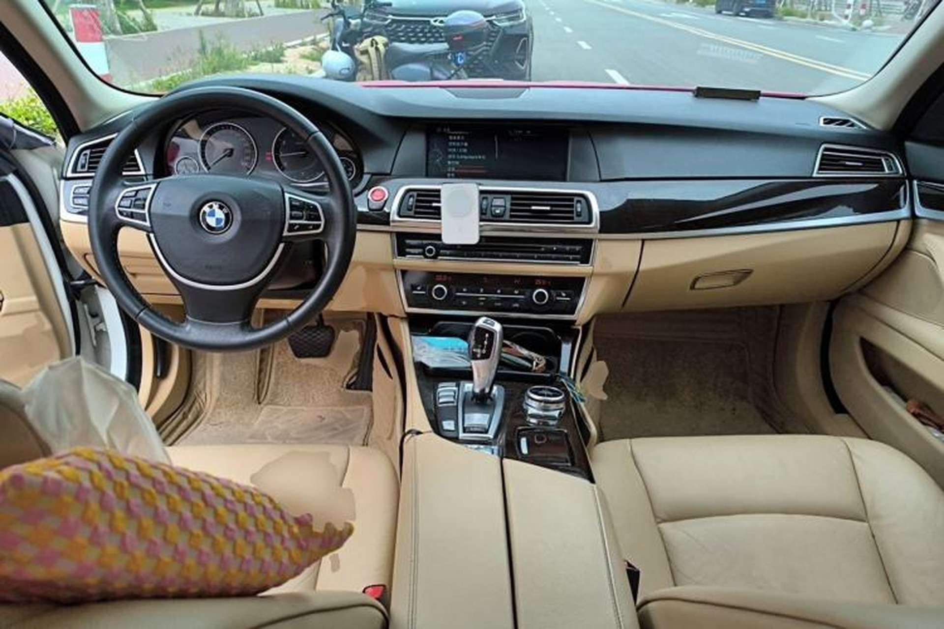 Used BMW 5 Series 2013 525Li Luxury Model Center Console