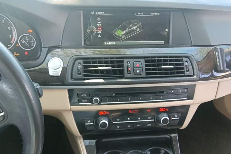 Used BMW 5 Series 2013 525Li Luxury Model Audio And AC Panel